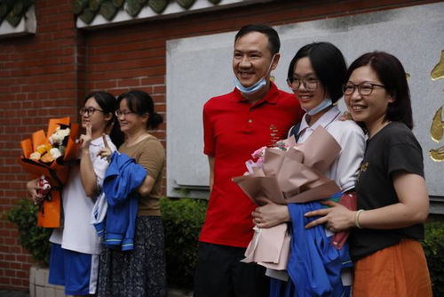 廣東52歲教師為何三戰高考 原因讓人暖心